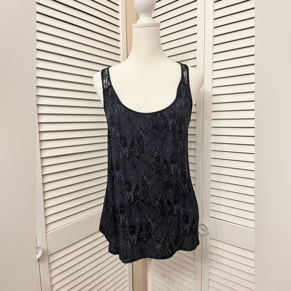 Stunning Loose Top Snake Lace Back